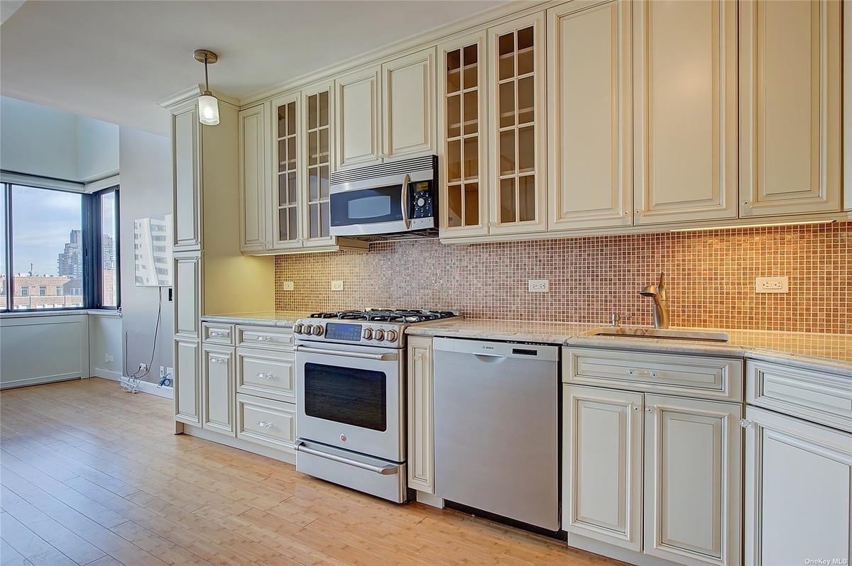 Photo for The Paladin - 300 East 62nd Street Condominium in Upper East Side, Manhattan