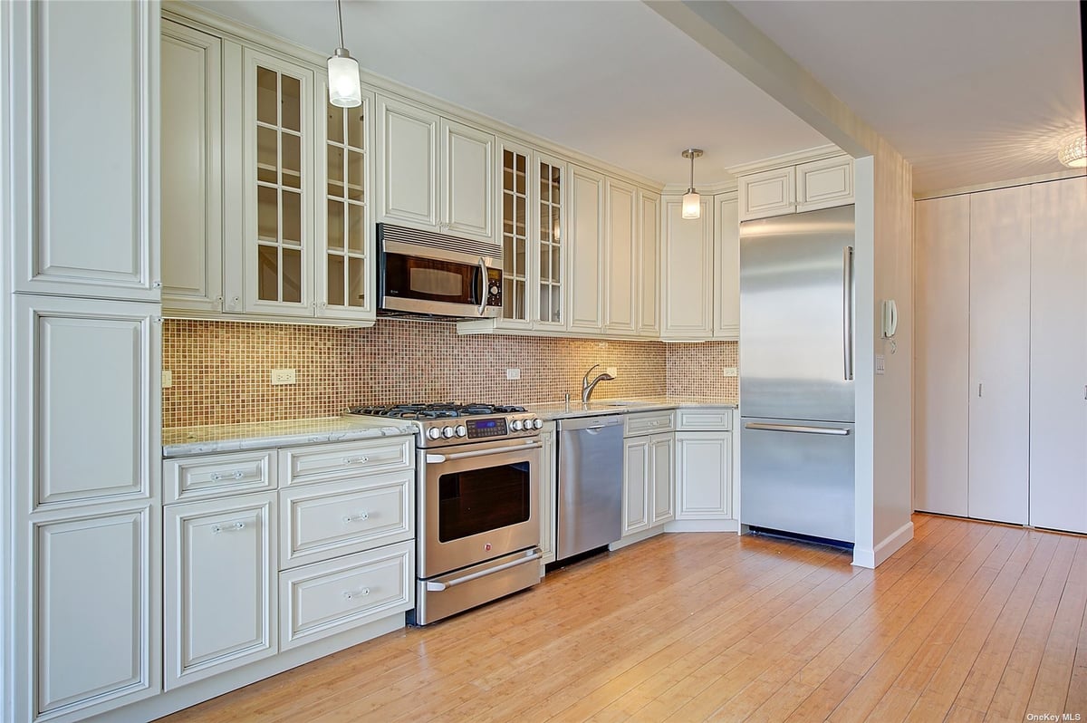 Photo for The Paladin - 300 East 62nd Street Condominium in Upper East Side, Manhattan