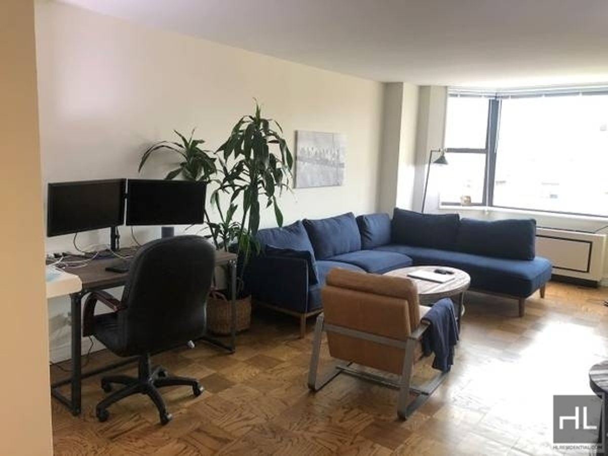 Photo for 400 East 71st Street - 400 East 71St Street Rental Building in Lenox Hill, Manhattan