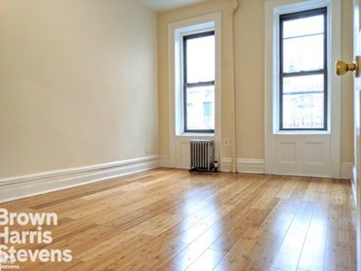 Photo for 415 East 71st Street - 415 East 71St Street Rental Building in Lenox Hill, Manhattan