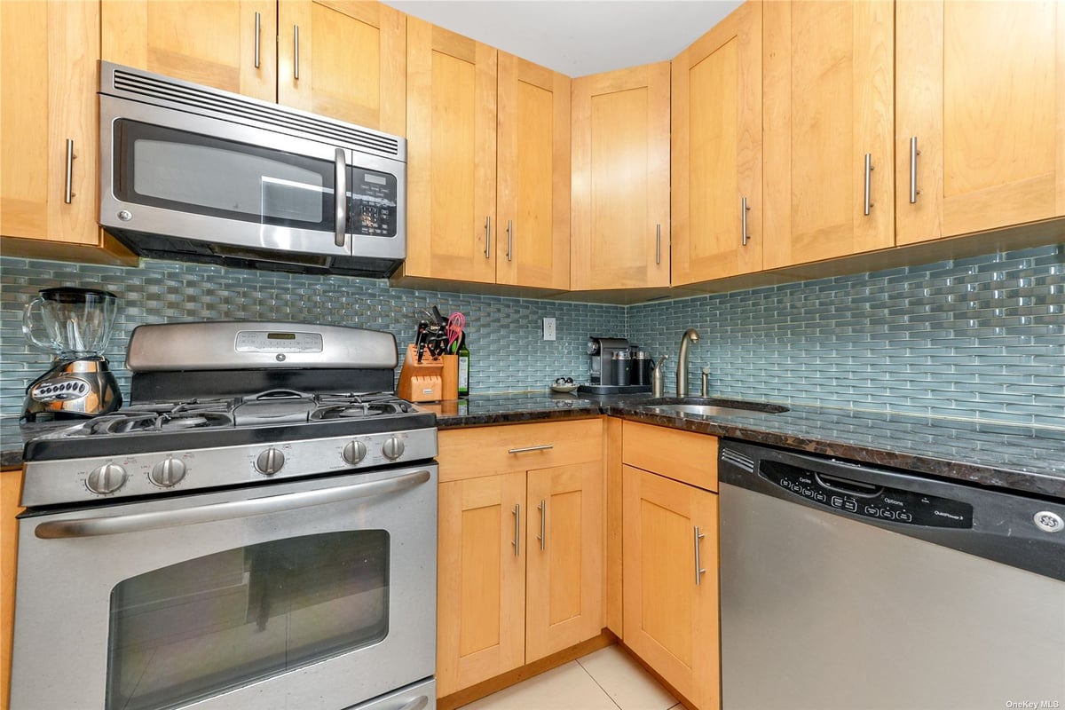 Photo for 400 East 85th Street - 400 East 85th Street Cooperative in Upper East Side, Manhattan