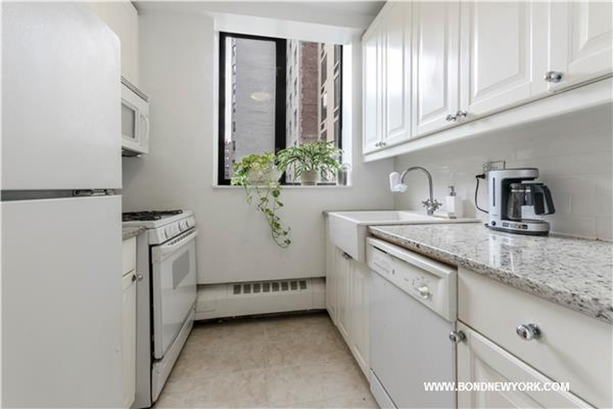 Photo for The Ventana - 150 East 85th Street Condominium in Upper East Side, Manhattan
