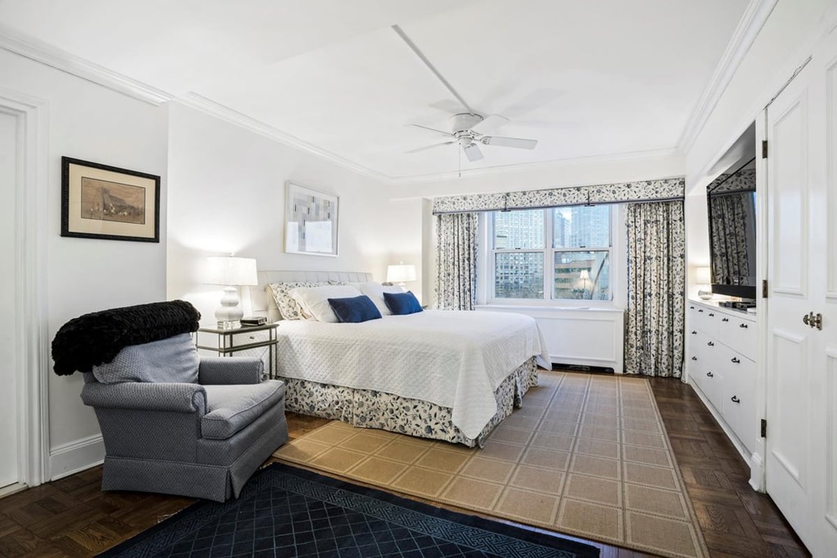 Photo for 200 East End Avenue - 200 East End Avenue Cooperative in Upper East Side, Manhattan