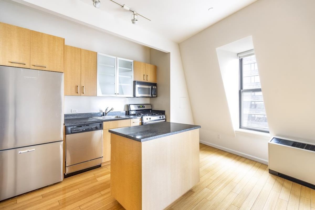 Photo for 90 West Street - 90 West Street Rental Building in Financial District, Manhattan