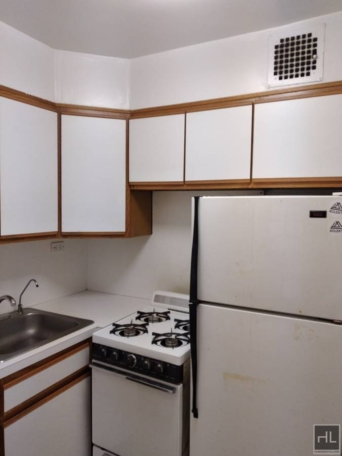 Photo for 770 OCEAN PARKWAY - 770 Ocean Parkway Cooperative in Midwood, Brooklyn