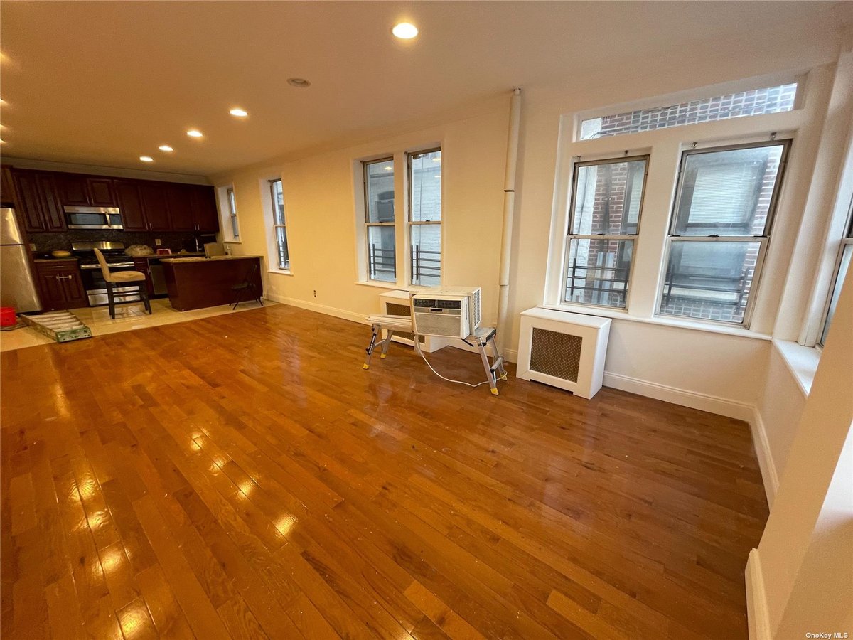 Photo for Carnegie Park Condominium - 200 East 94th Street Condominium in Upper East Side, Manhattan