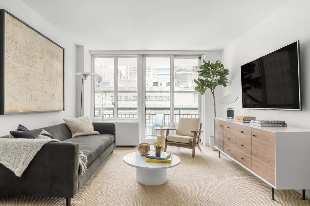 Photo for Quincy New York - 980th Avenue Of The Amer Rental Building in Midtown, Manhattan