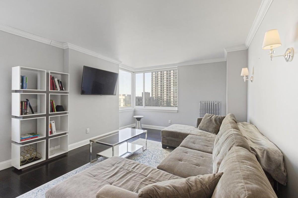 Photo for Hudson View East - 250 South End Avenue Condominium in Battery Park City, Manhattan