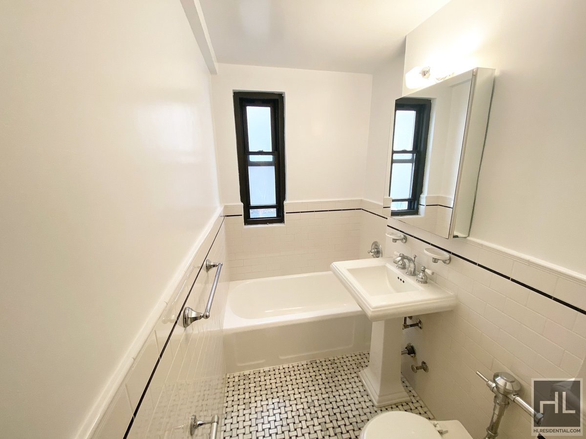 Photo for 141 East 56 Street - 141 East 56th Street Rental Building in Sutton Place, Manhattan
