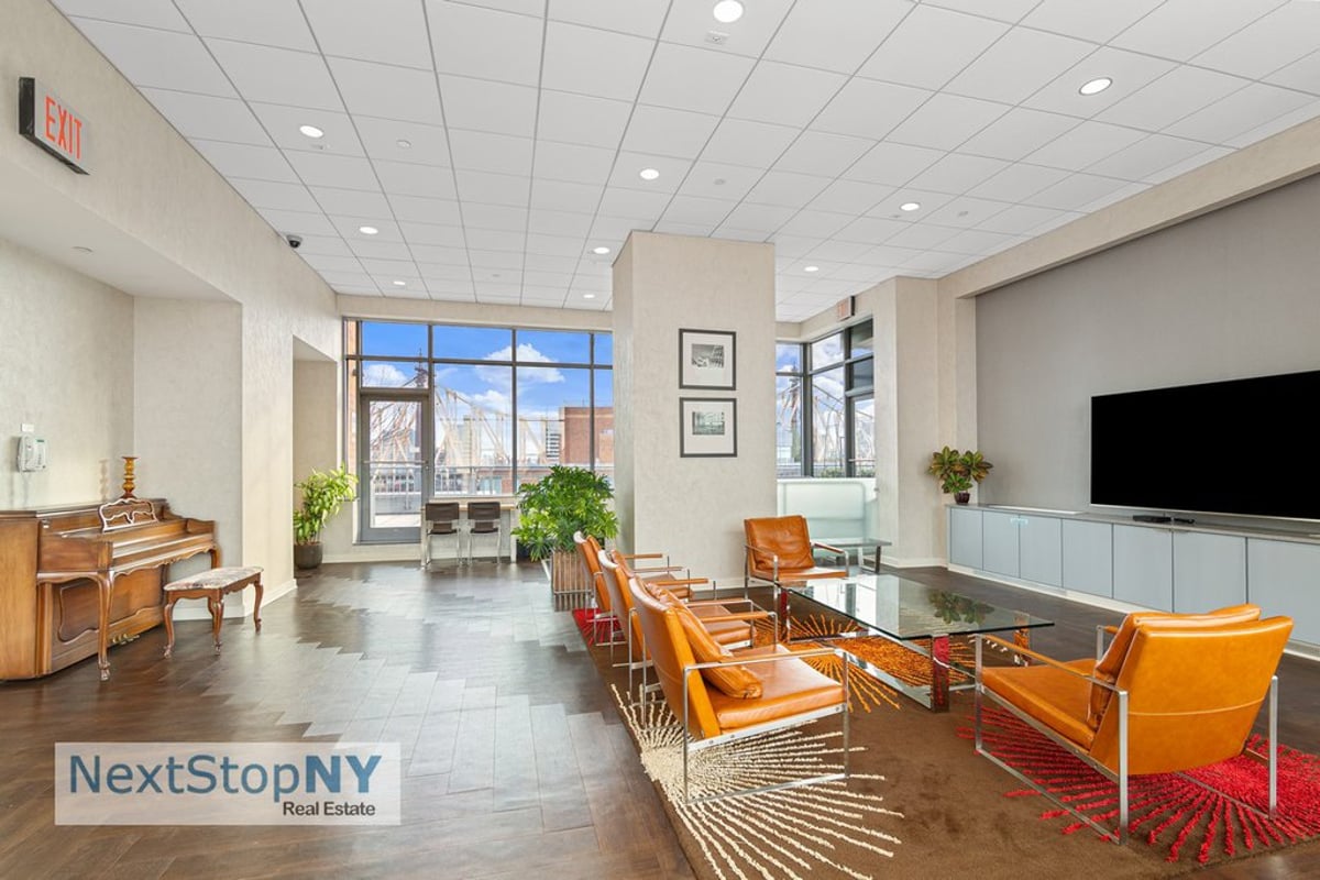 Photo for Island House - 455 Main Street Condominium in Roosevelt Island, Manhattan