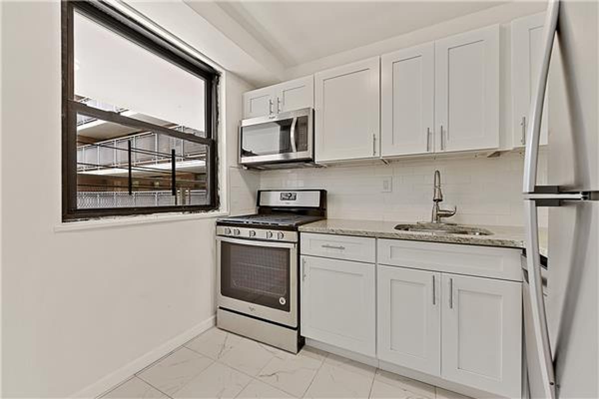 Photo for Windsor North - 4901 Henry Hudson Parkway West Cooperative in West Bronx, Bronx