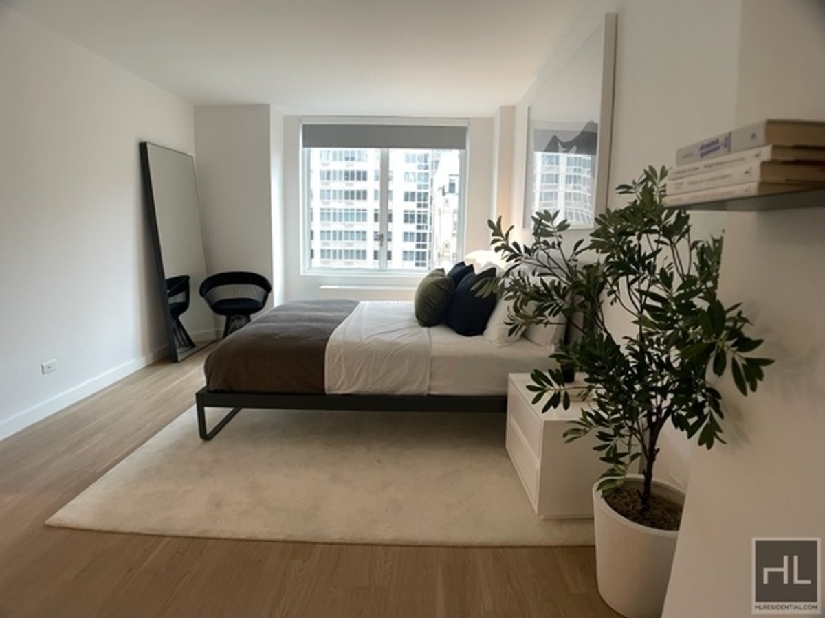 Photo for Hollingsworth - 70 West 37th Street Rental Building in Midtown South, Manhattan