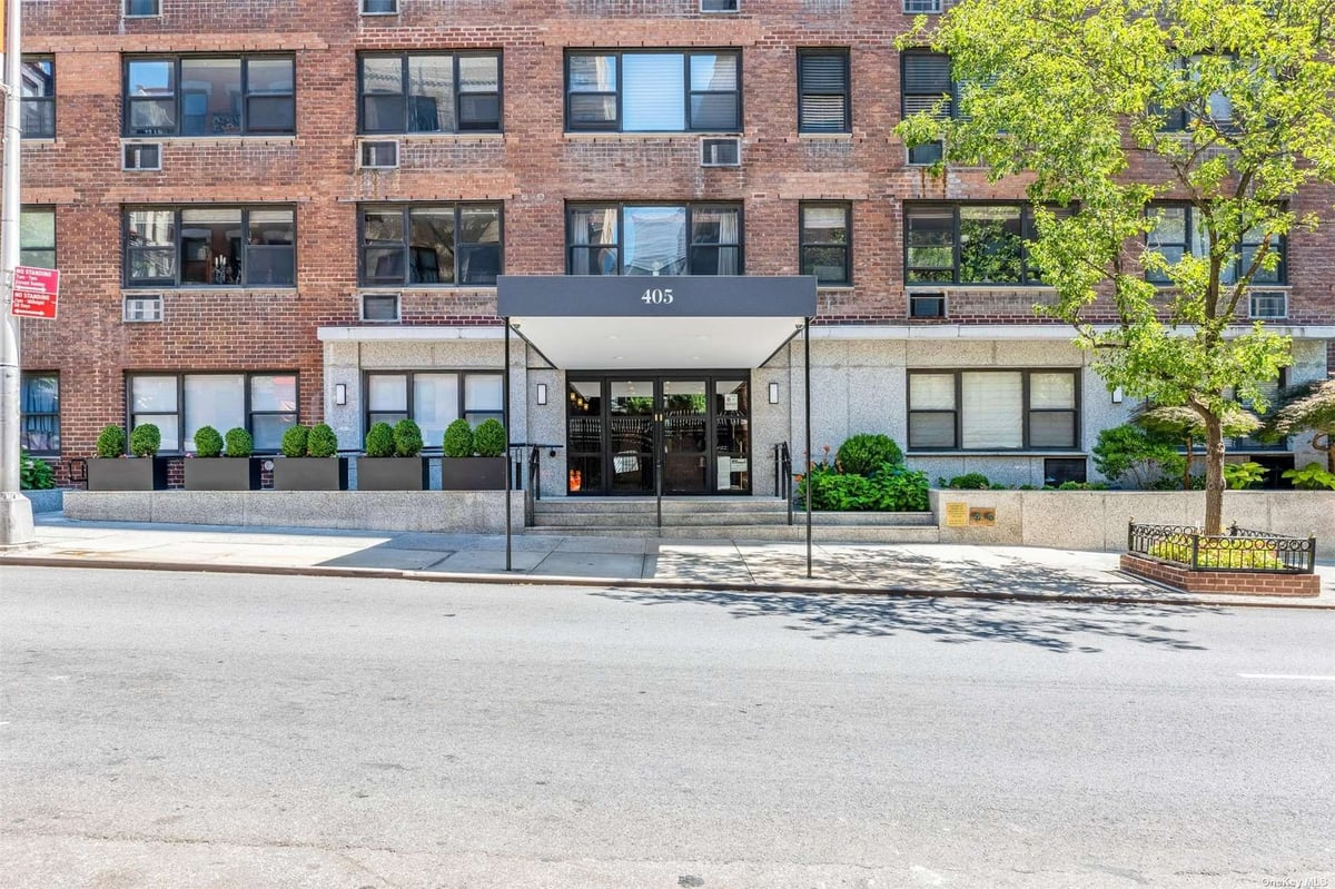 Photo for Yorkgate - 405 East 63rd Street Cooperative in Upper East Side, Manhattan