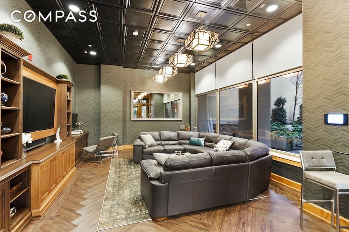 Photo for The Magellan - 35 West 33rd Street Rental Building in Midtown South, Manhattan