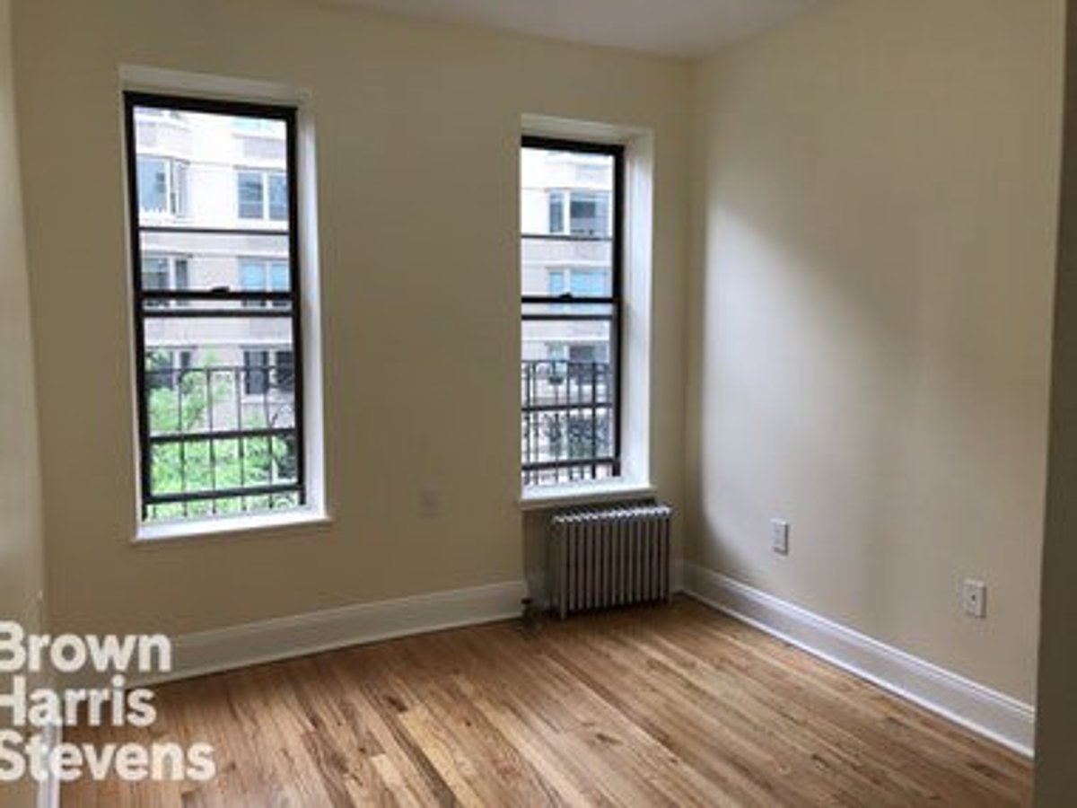 Photo for 415 East 71st Street - 415 East 71St Street Rental Building in Lenox Hill, Manhattan