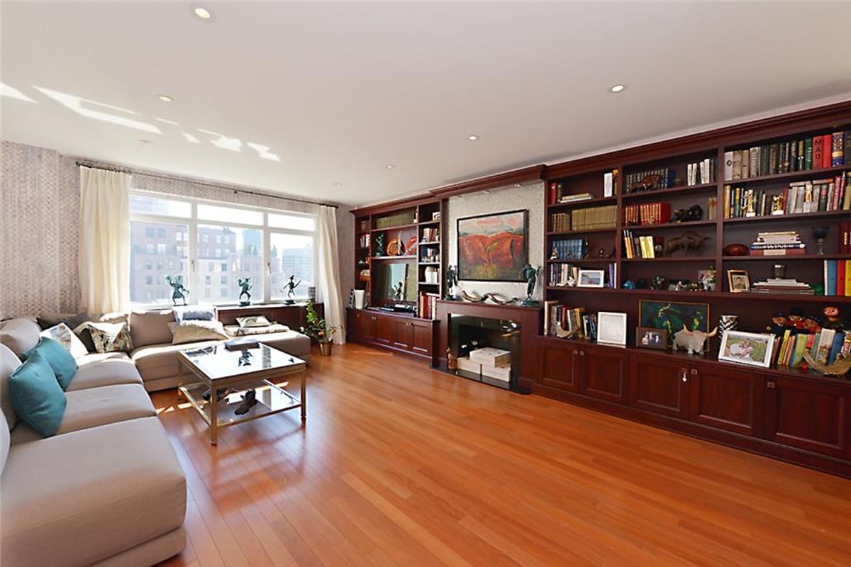 Photo for 880 5th Avenue - 880 Fifth Avenue Cooperative in Upper East Side, Manhattan