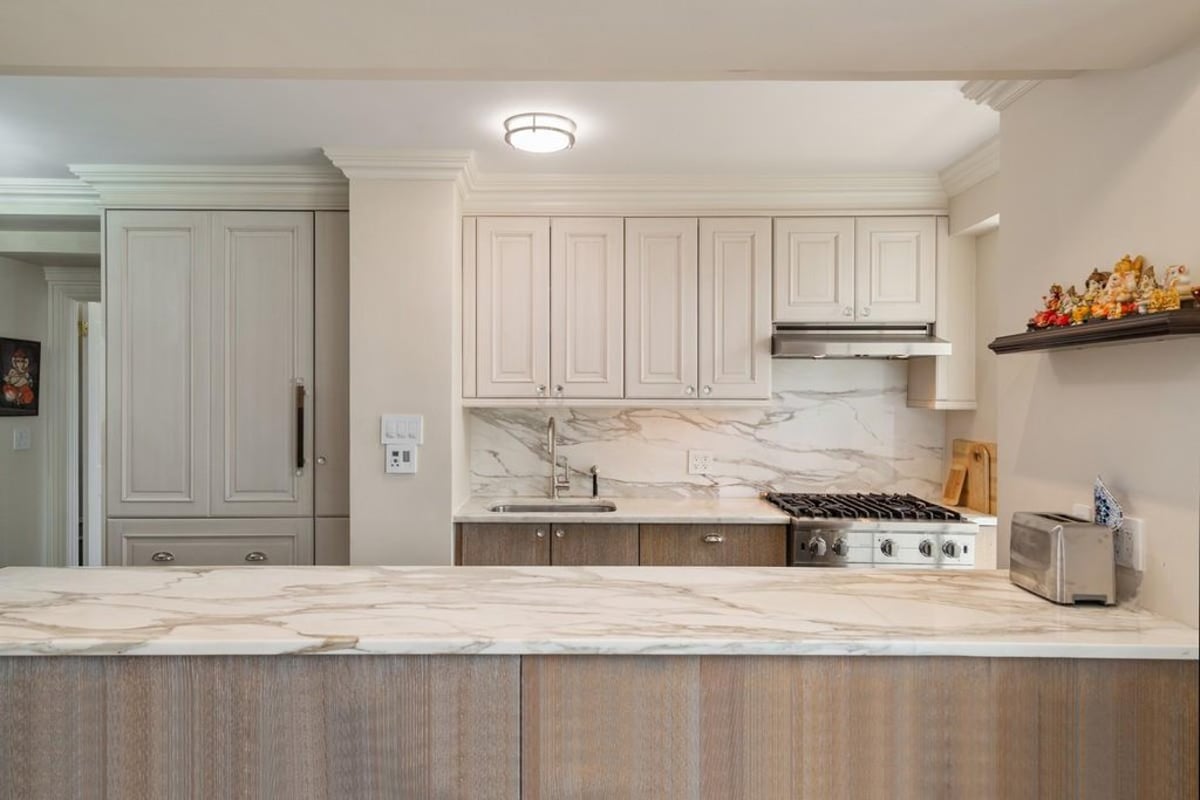 Photo for 155 East 38th Street - 155 East 38th Street Condominium in Murray Hill, Manhattan