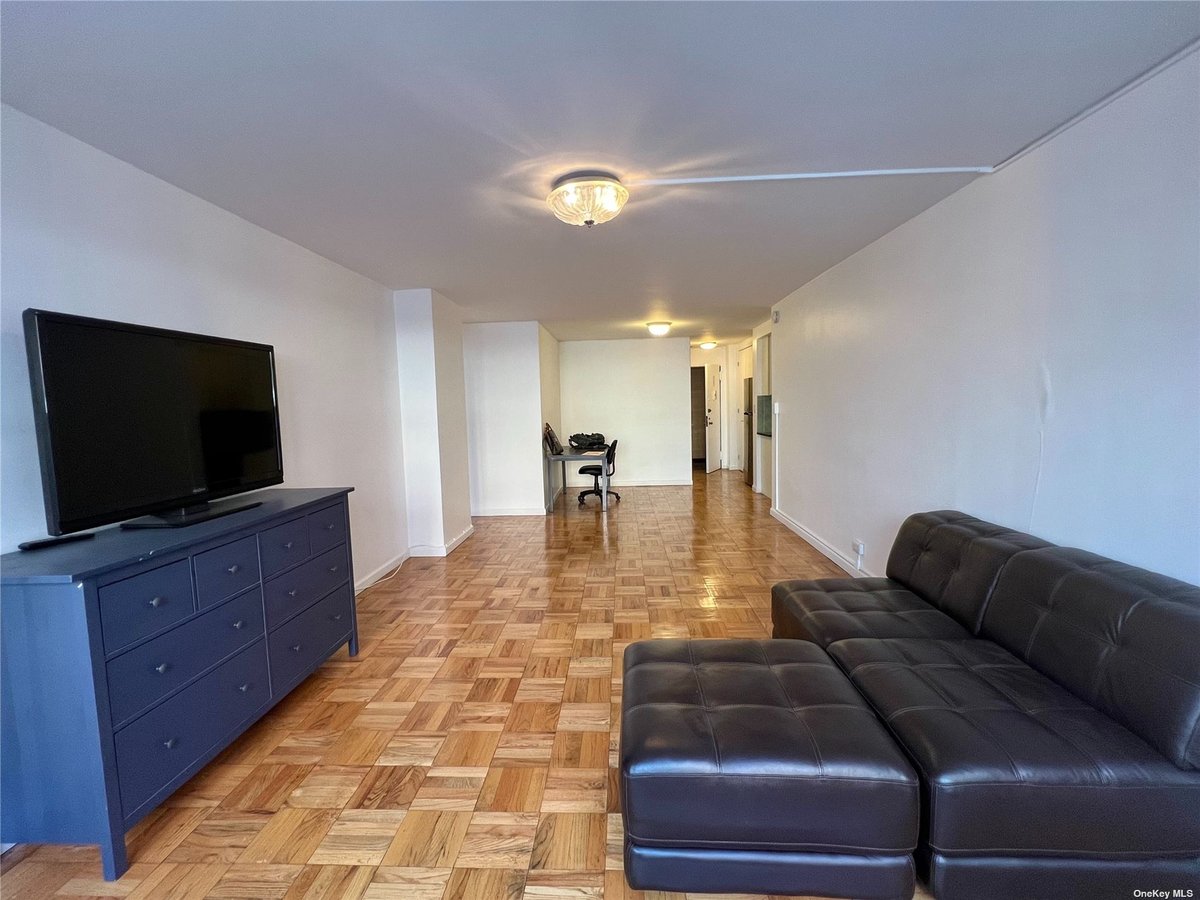 Photo for 155 East 38th Street - 155 East 38th Street Condominium in Murray Hill, Manhattan