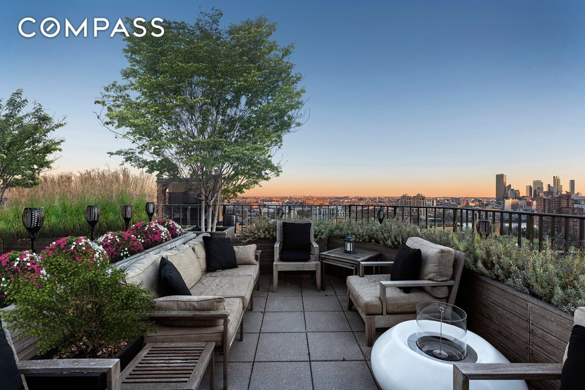 Photo for 10 East End Avenue - 10 East End Avenue Cooperative in Upper East Side, Manhattan