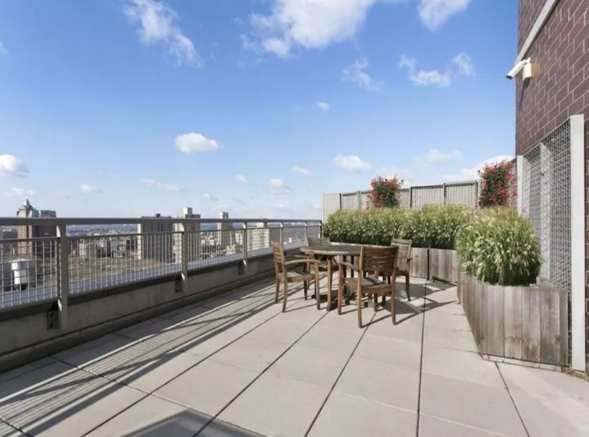 LUXURY AND MODERN 2 BEDROMS/ 2 FULL BATH W/ FULL AMENITIES JAY STREET