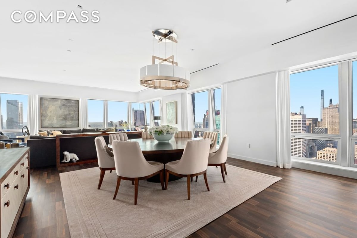 Photo for The Residences at 400 Fifth Avenue - 400 Fifth Avenue Condominium in Murray Hill, Manhattan