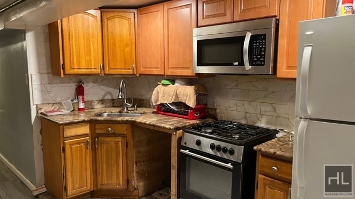 LARGE ROOM FOR RENT BROOKLYN AVENUE/ PRIME EAST FLATBUSH Rental NYC