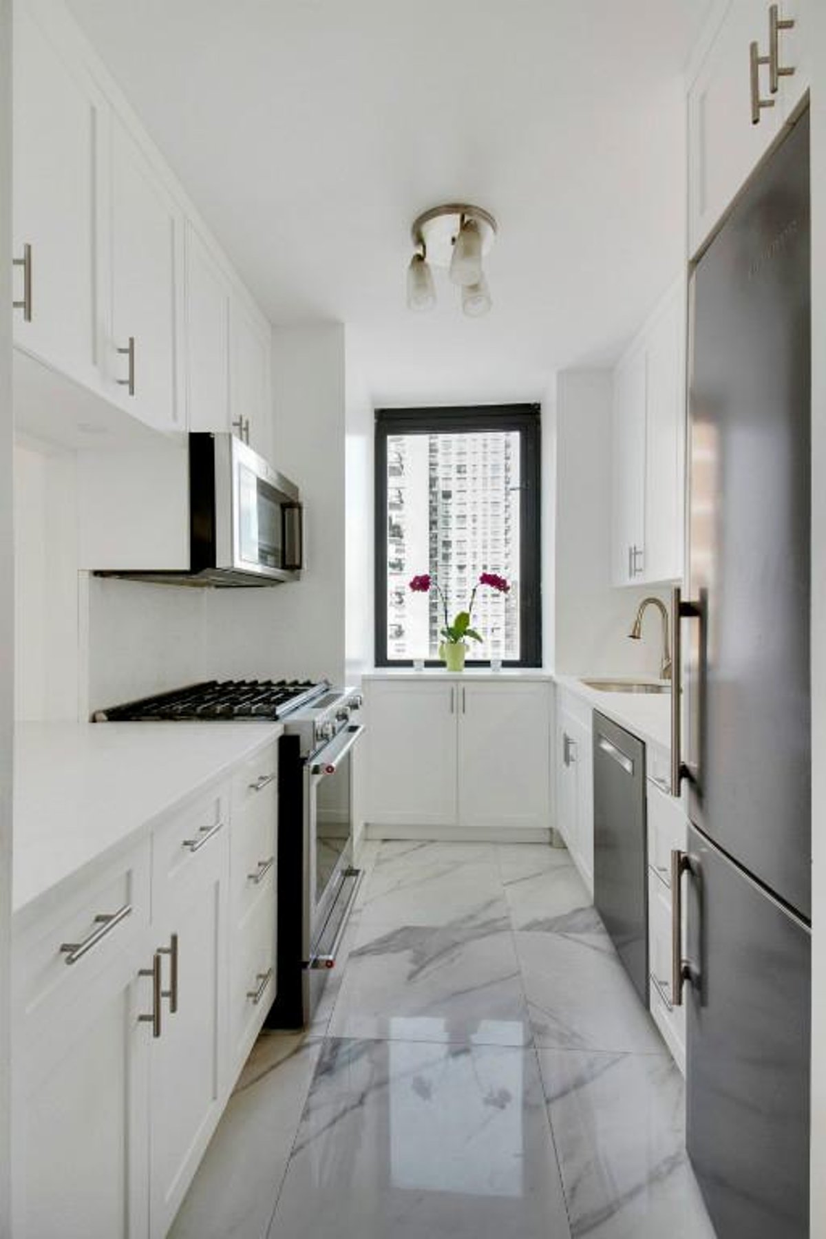 Photo for The Saratoga - 330 East 75th Street Condominium in Upper East Side, Manhattan