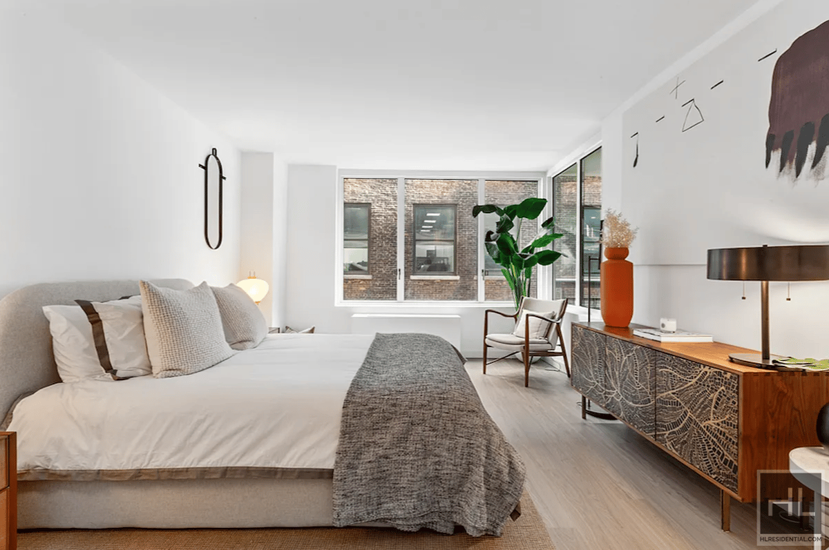 Photo for Hollingsworth - 70 West 37th Street Rental Building in Midtown South, Manhattan