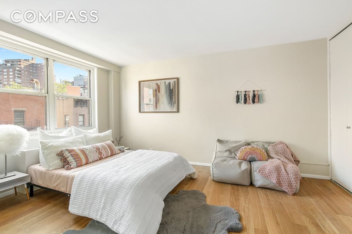 Photo for London Towne House - 360 West 22nd Street Condominium in Chelsea, Manhattan