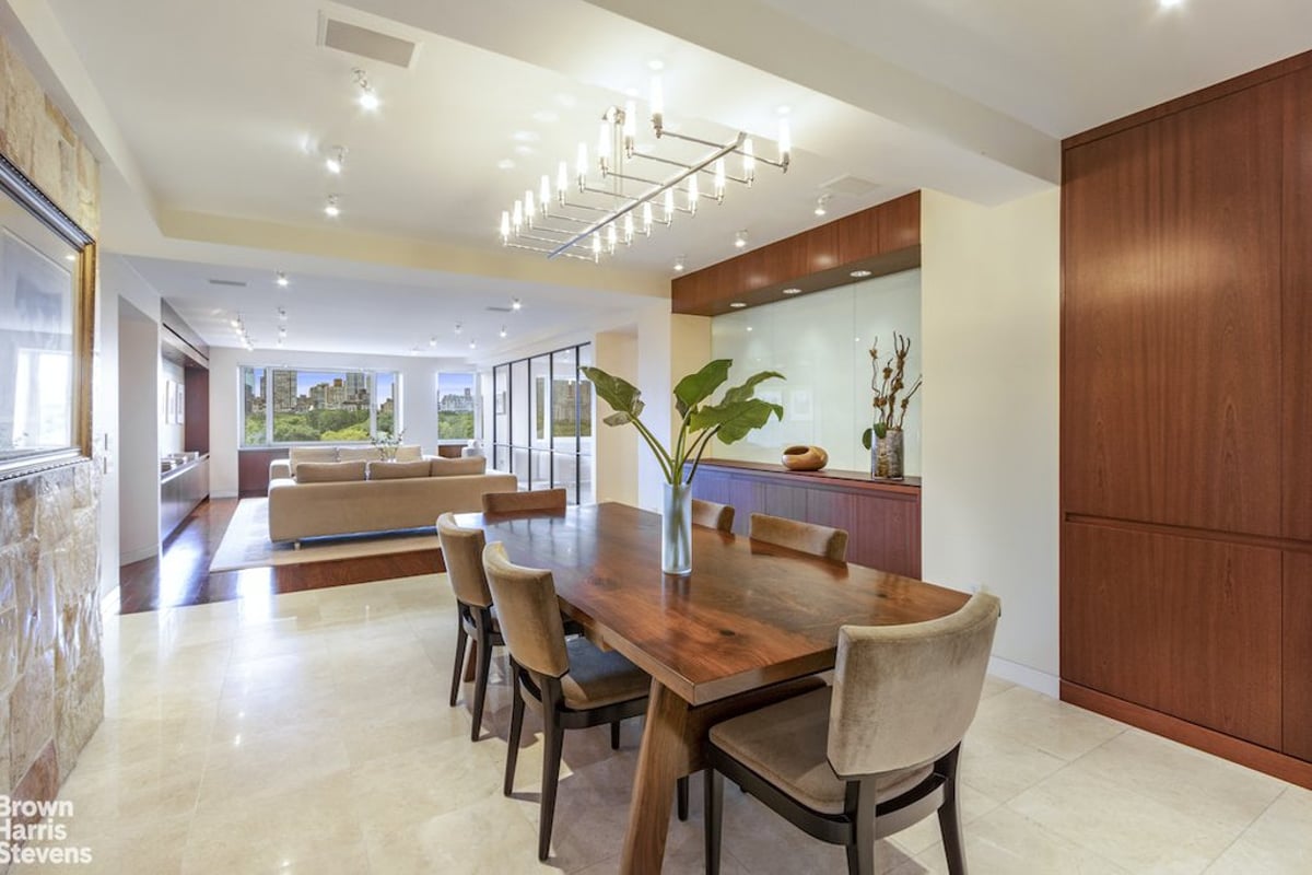 Photo for 860 Fifth Avenue - 860 5th Avenue Cooperative in Upper East Side, Manhattan