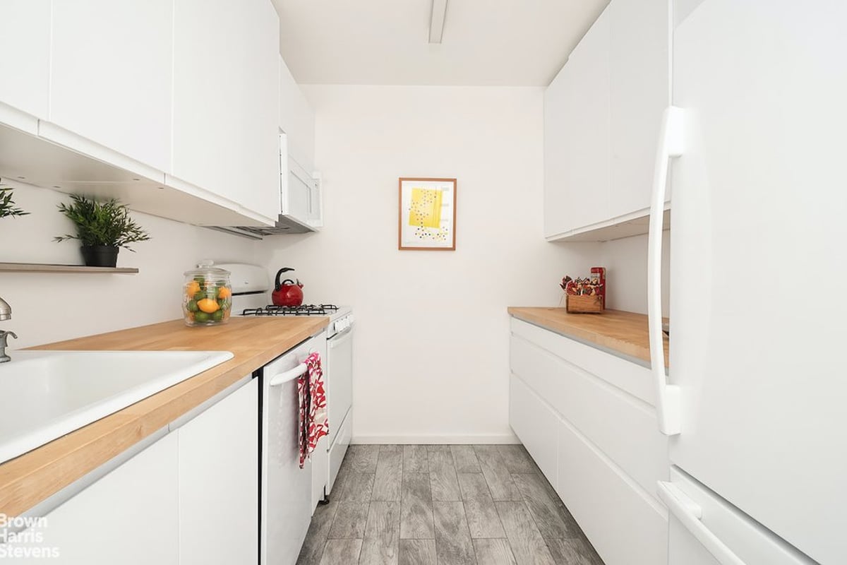 Photo for 250 WEST 27 STREET - 250 West 27th Street Cooperative in Chelsea, Manhattan