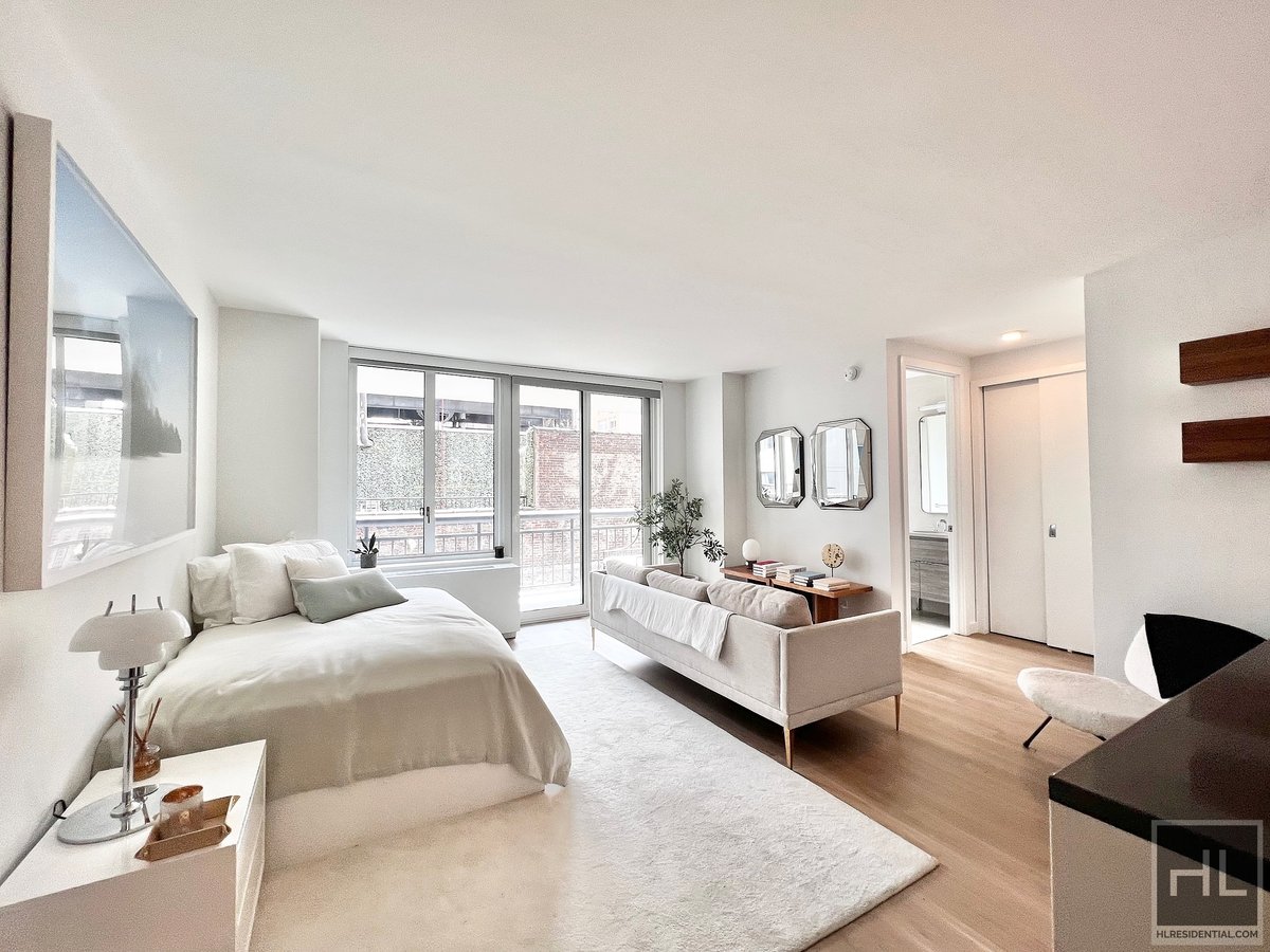 Photo for Hollingsworth - 70 West 37th Street Rental Building in Midtown South, Manhattan