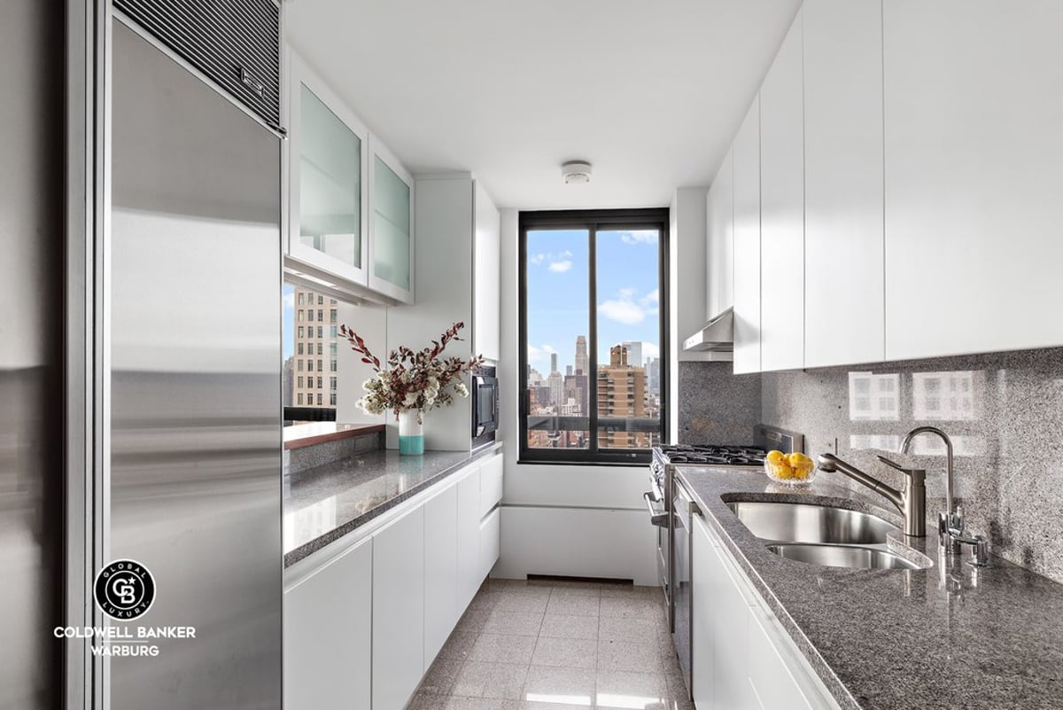 Photo for Evans Tower Condominium - 171 East 84th Street Condominium in Upper East Side, Manhattan