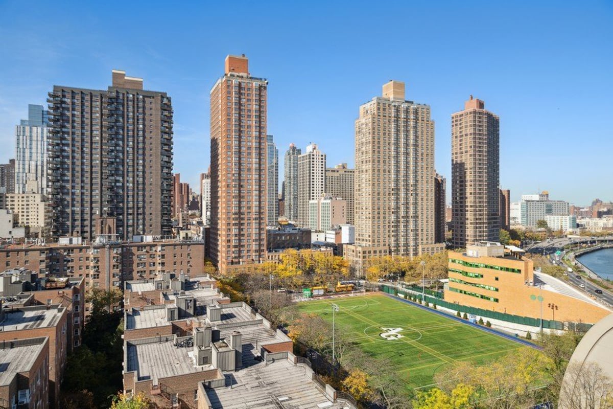 Photo for 200 East End Avenue - 200 East End Avenue Cooperative in Upper East Side, Manhattan