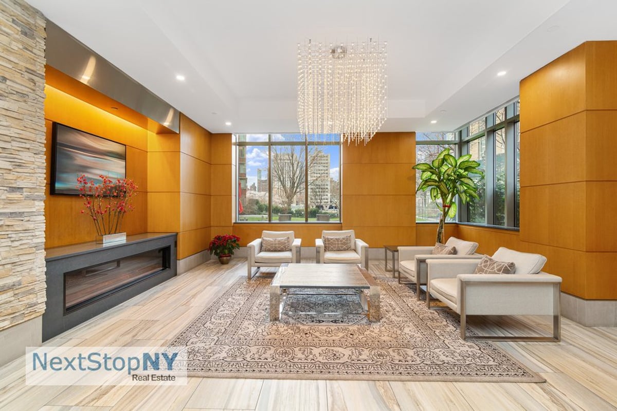 Photo for Island House - 455 Main Street Condominium in Roosevelt Island, Manhattan