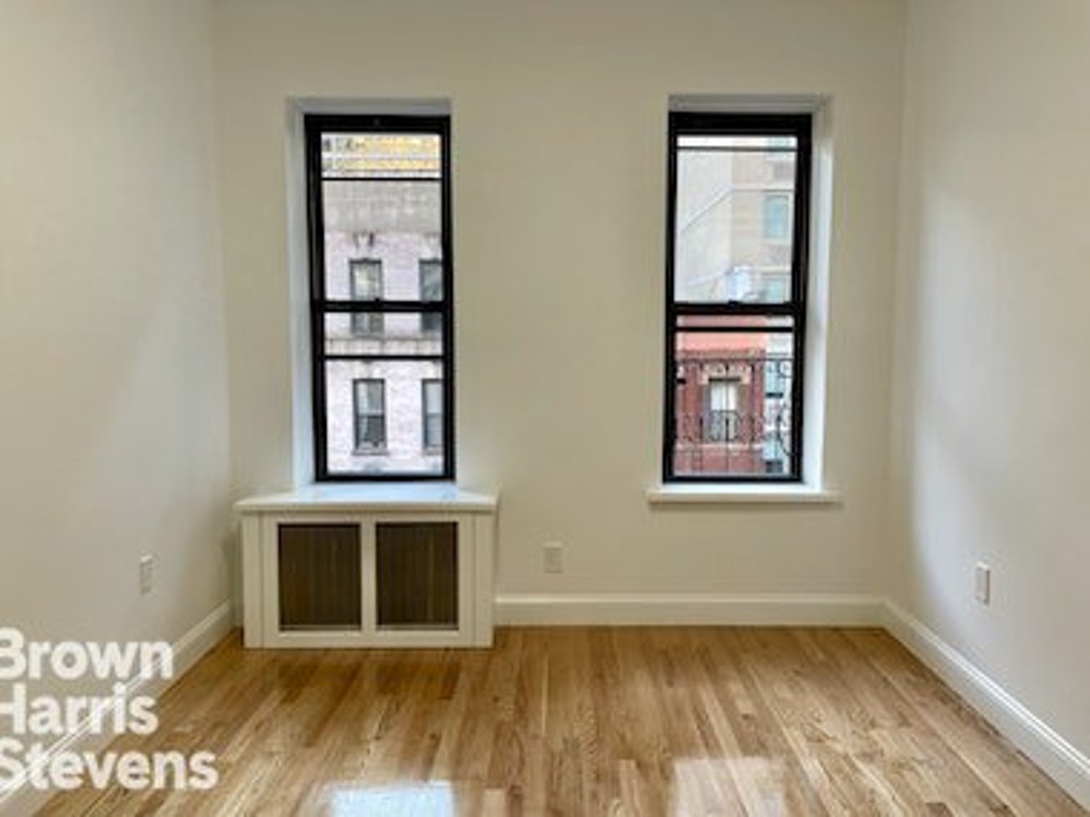 Photo for 415 East 71st Street - 415 East 71St Street Rental Building in Lenox Hill, Manhattan