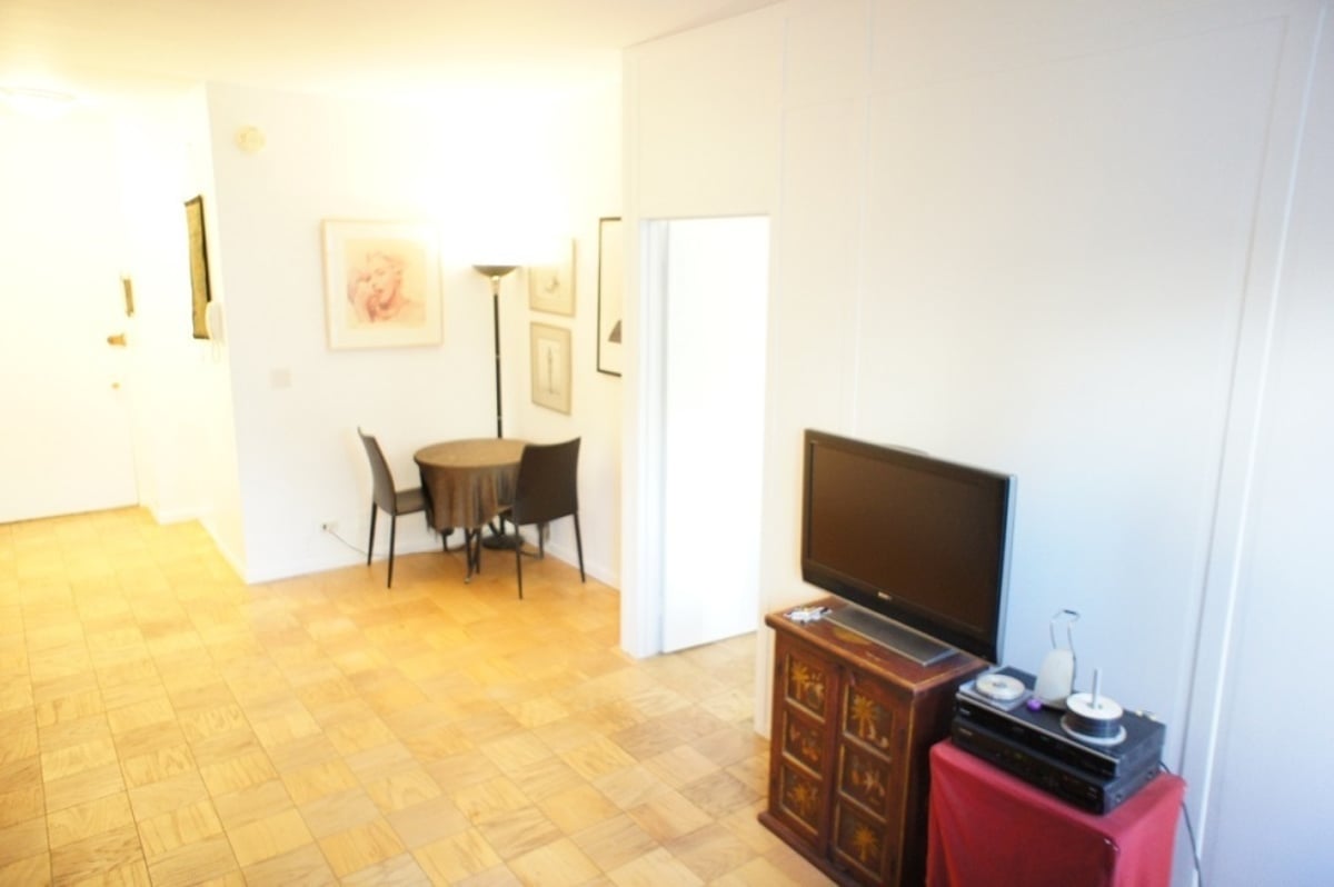 Photo for Tower 58 - 58 West 58th Street Condominium in Midtown, Manhattan