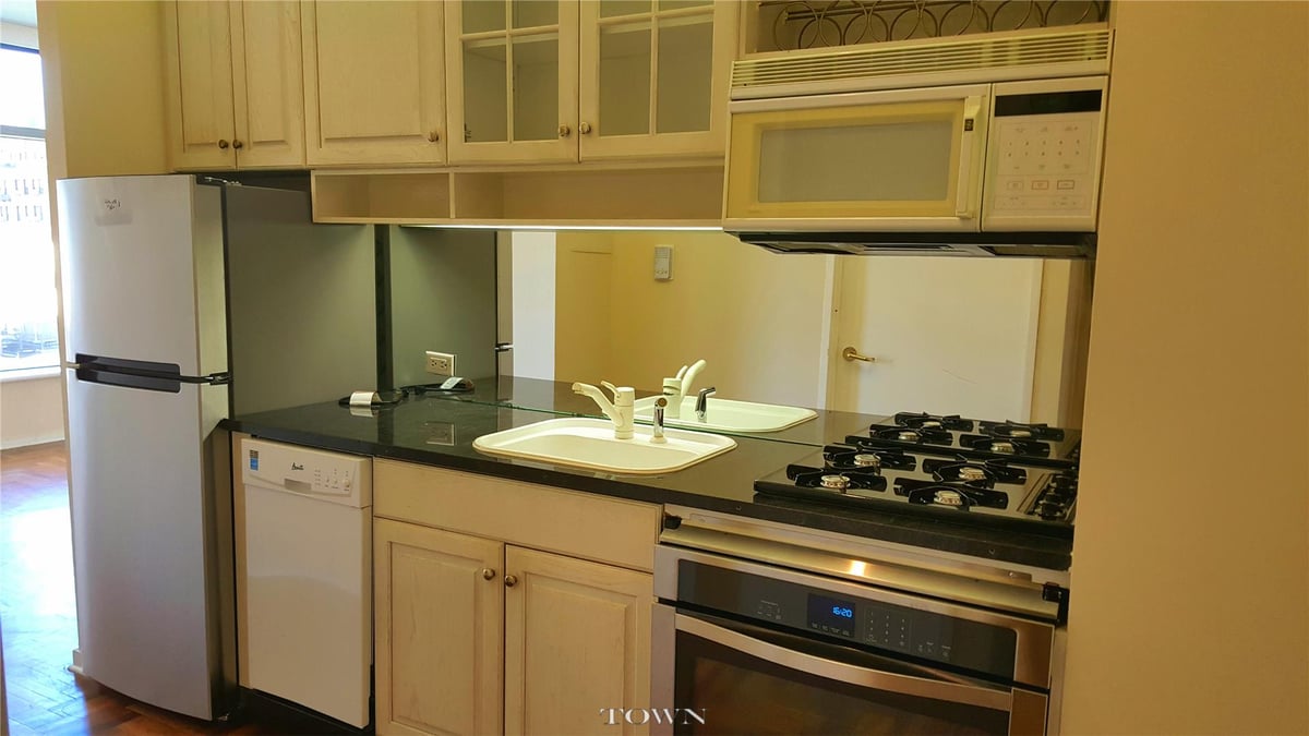 Photo for The Mondrian - 250 East 54th Street Condominium in Midtown East, Manhattan