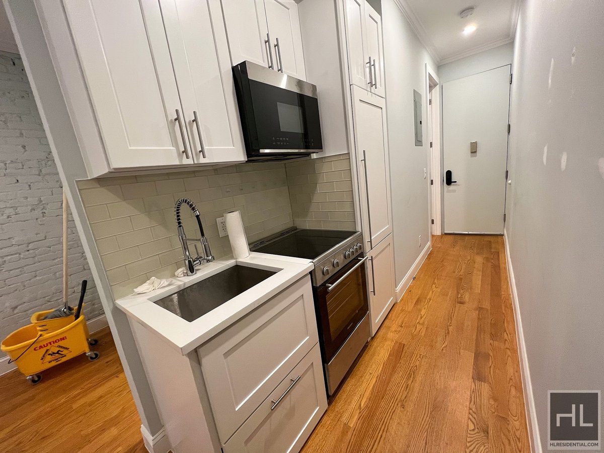 to a beautiful 1BR/1BA apartment on the UES! No Fee! Rental