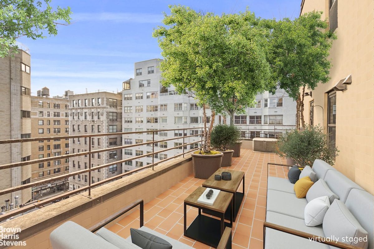 Photo for 1025 5th Avenue - 1025 Fifth Avenue Cooperative in Upper East Side, Manhattan