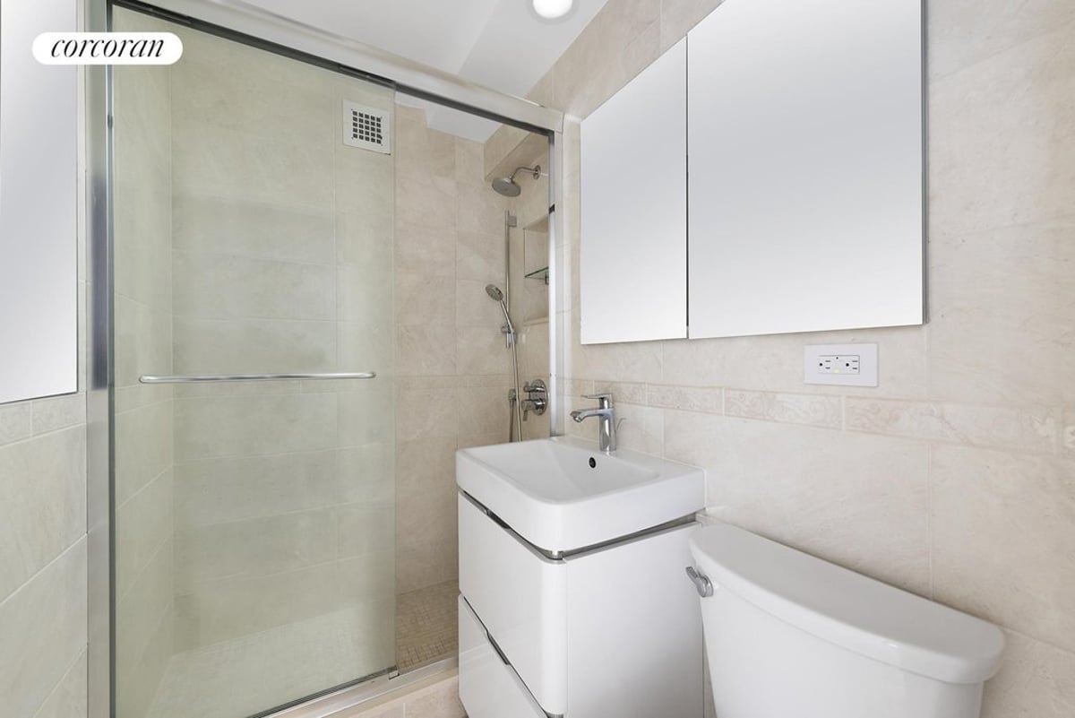 Photo for Emery Towers - 400 East 77th Street Cooperative in Lenox Hill, Manhattan