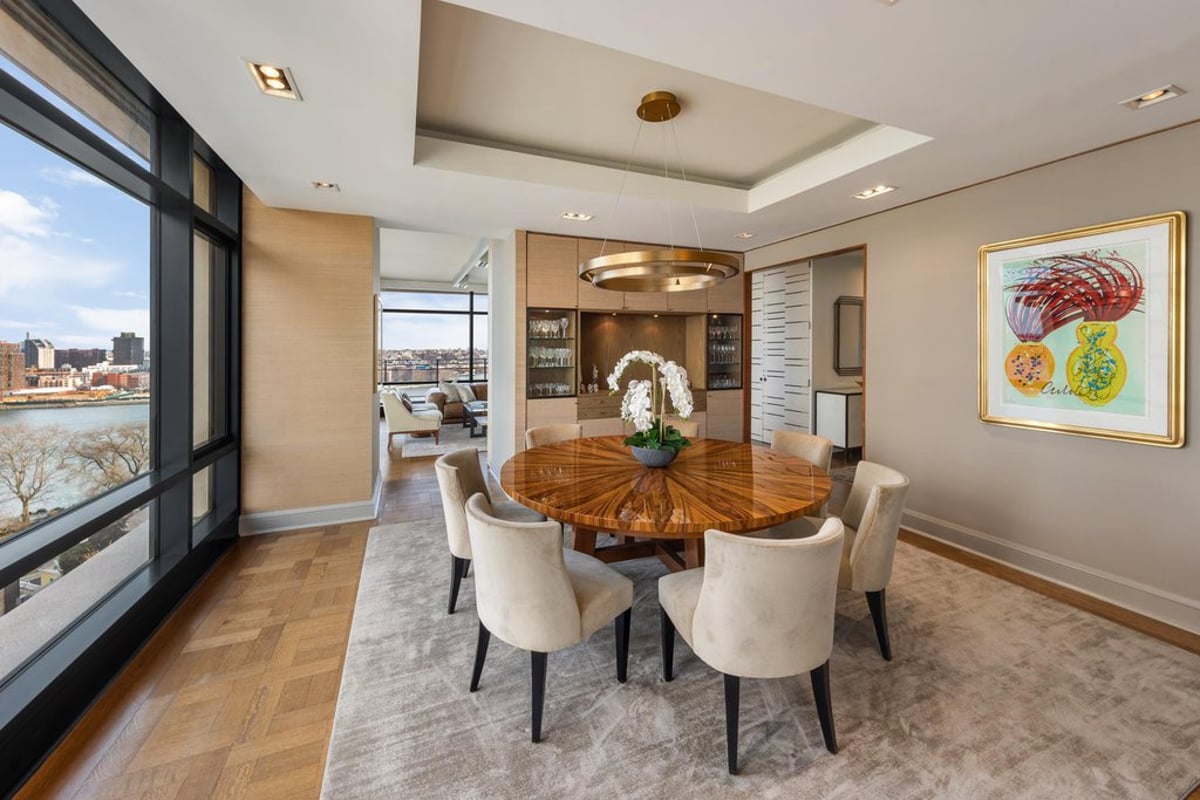 Photo for 170 East End Avenue - 170 East End Avenue Condominium in Upper East Side, Manhattan