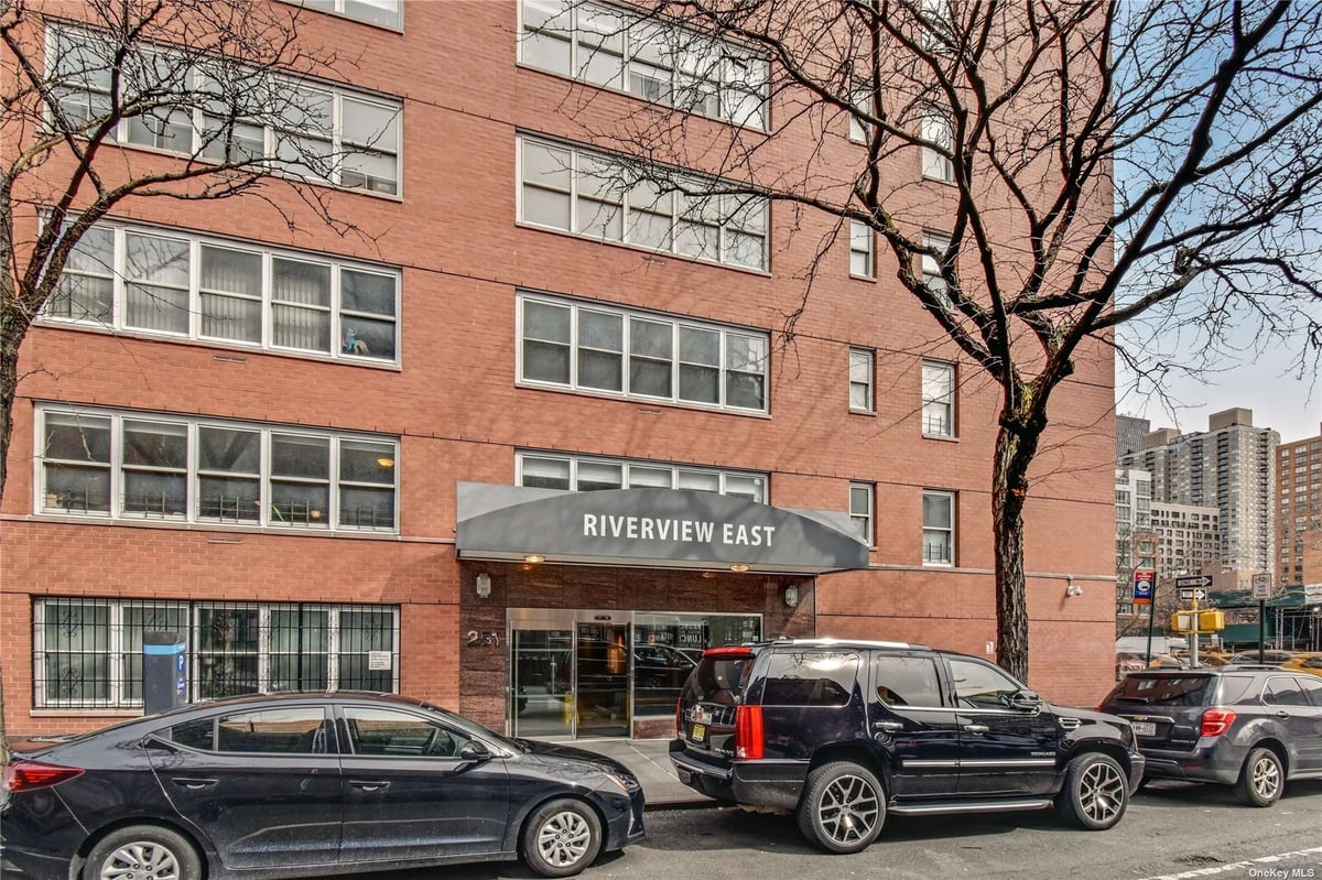 Photo for Riverview East - 251 East 32nd Street Cooperative in Murray Hill, Manhattan