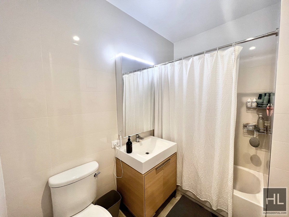 Best Apartment in FIDI!! W+D in unit!! Rooftop Pool!!NO FEE! Rental