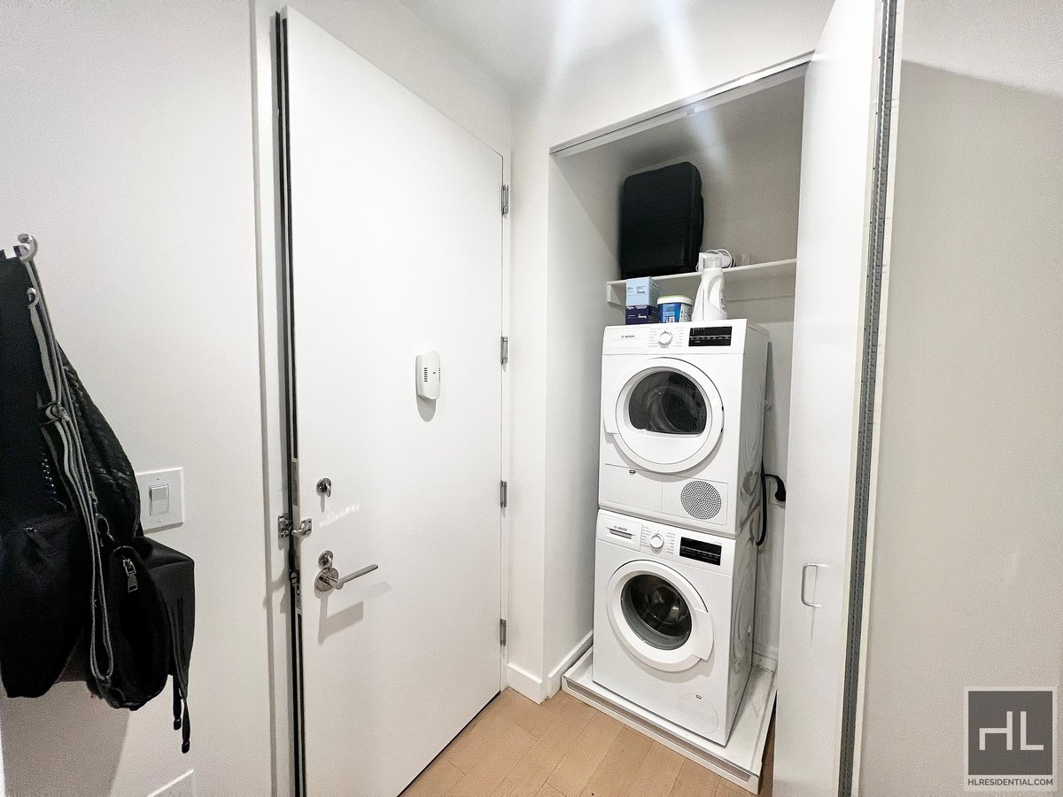 Best Apartment in FIDI!! W+D in unit!! Rooftop Pool!!NO FEE! Rental