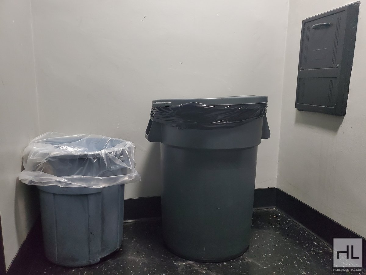 NO BROKER FEE! Stunning 1 Bedroom Apartment with Kitchen Island in