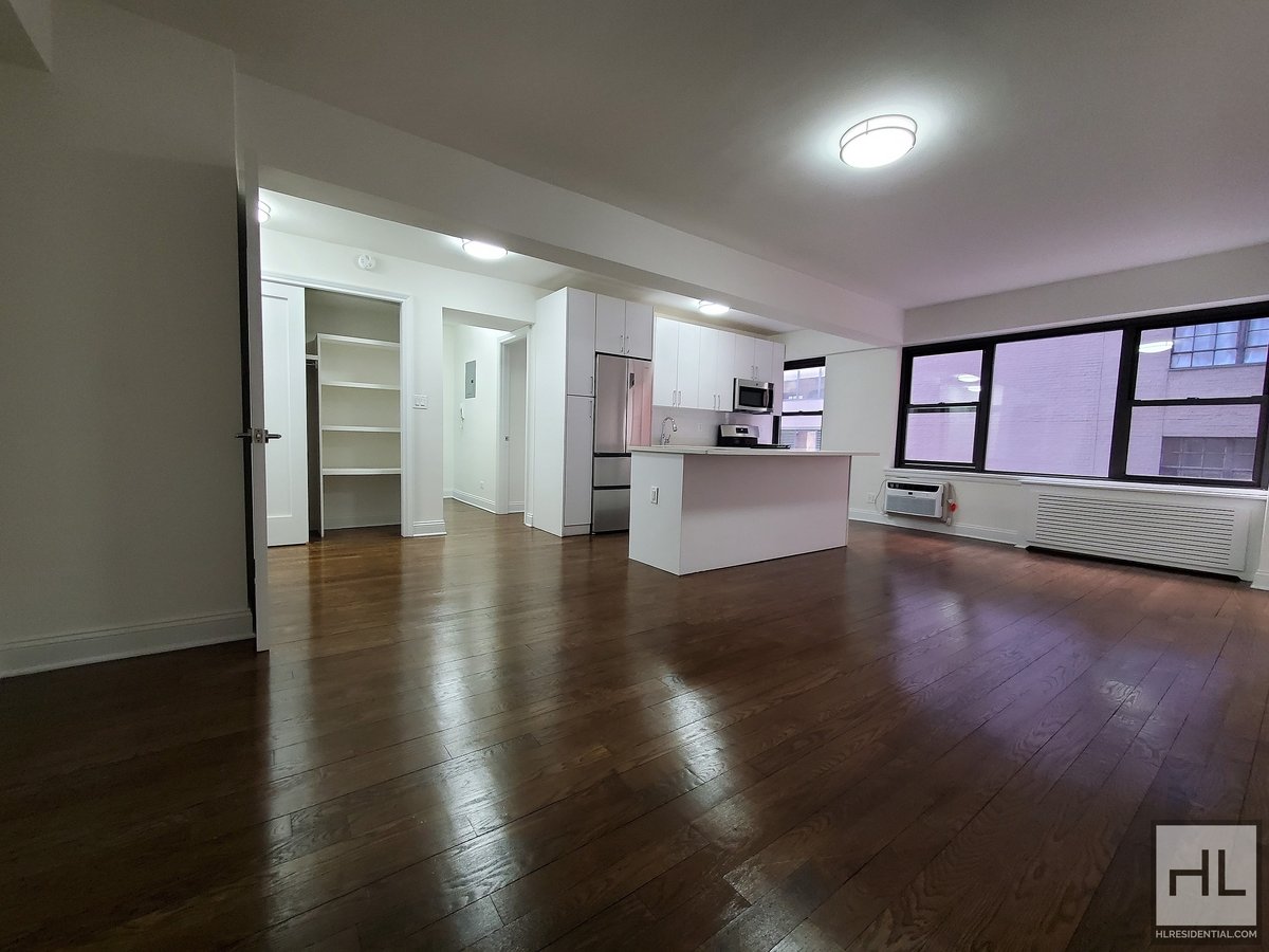 NO BROKER FEE! Stunning 1 Bedroom Apartment with Kitchen Island in