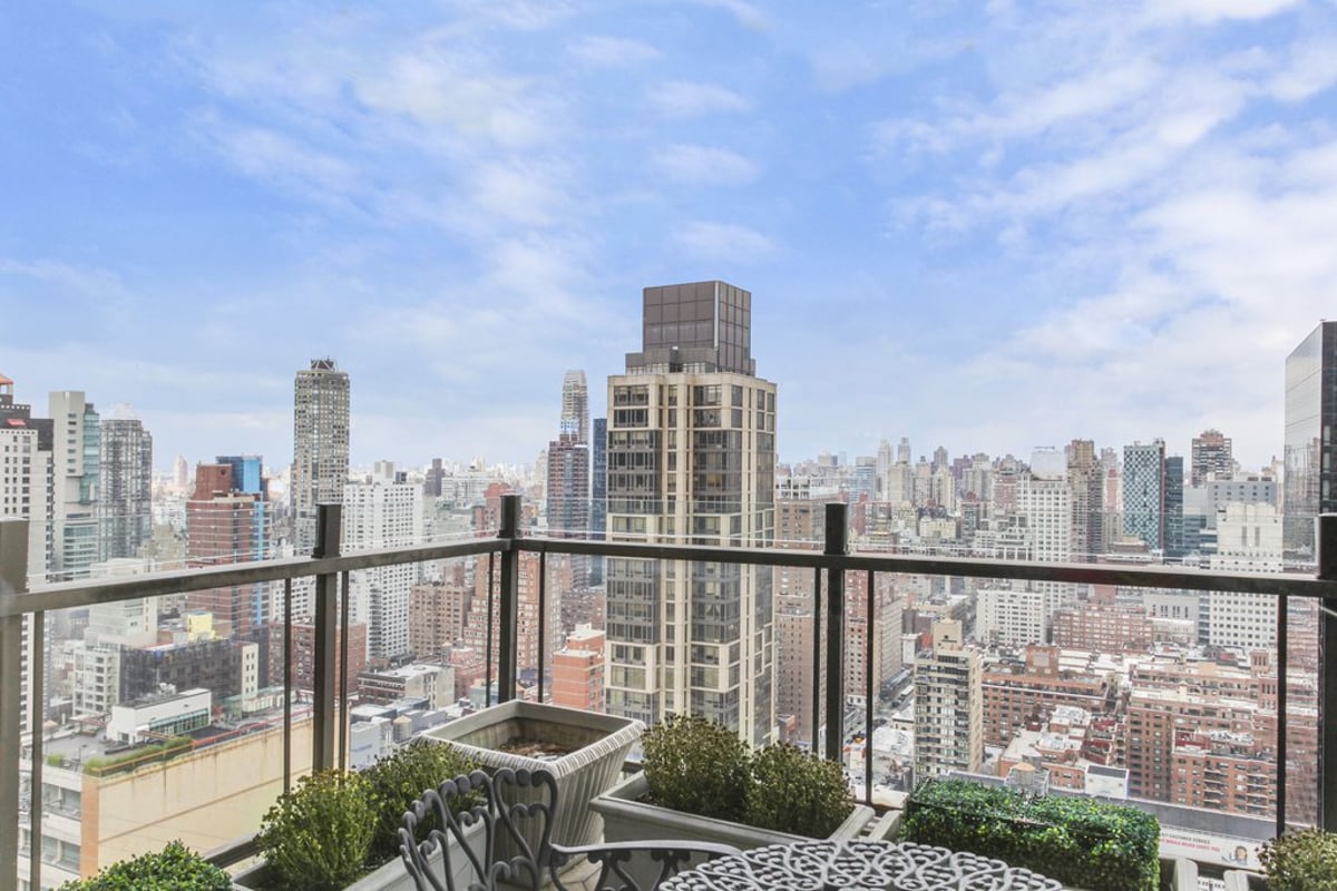 Photo for The Sovereign - 425 East 58th Street Cooperative in Sutton Place, Manhattan