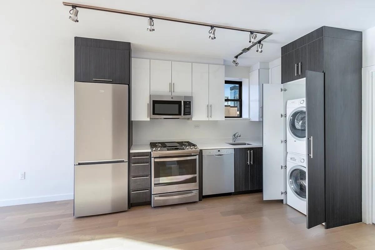 Photo for Sloane Chelsea - 360 West 34th Street Rental Building in Hudson Yards, Manhattan