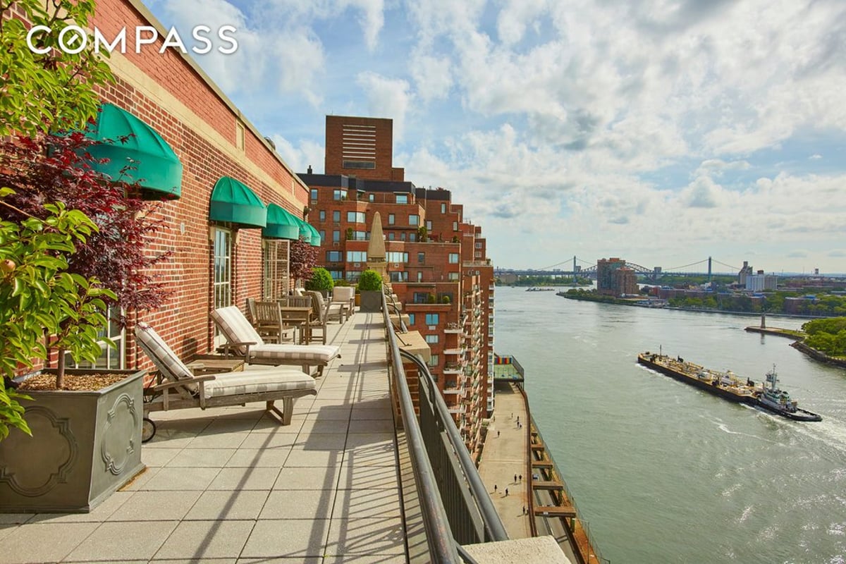 Photo for The Regatta - 21 South End Avenue Condominium in Battery Park City, Manhattan